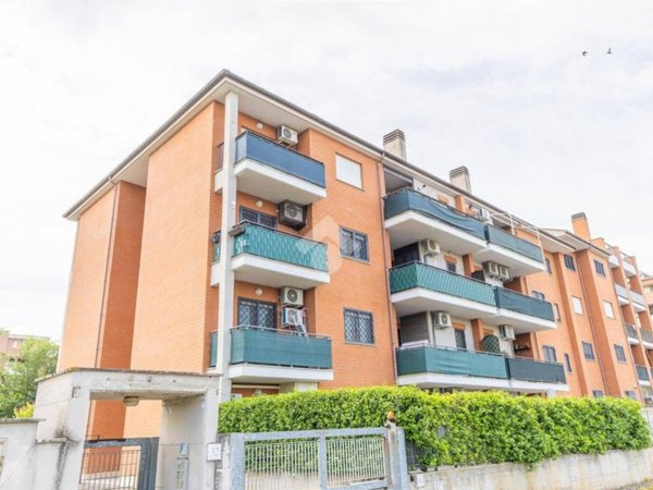 appartamento in vendita a Roma in zona Castelverde