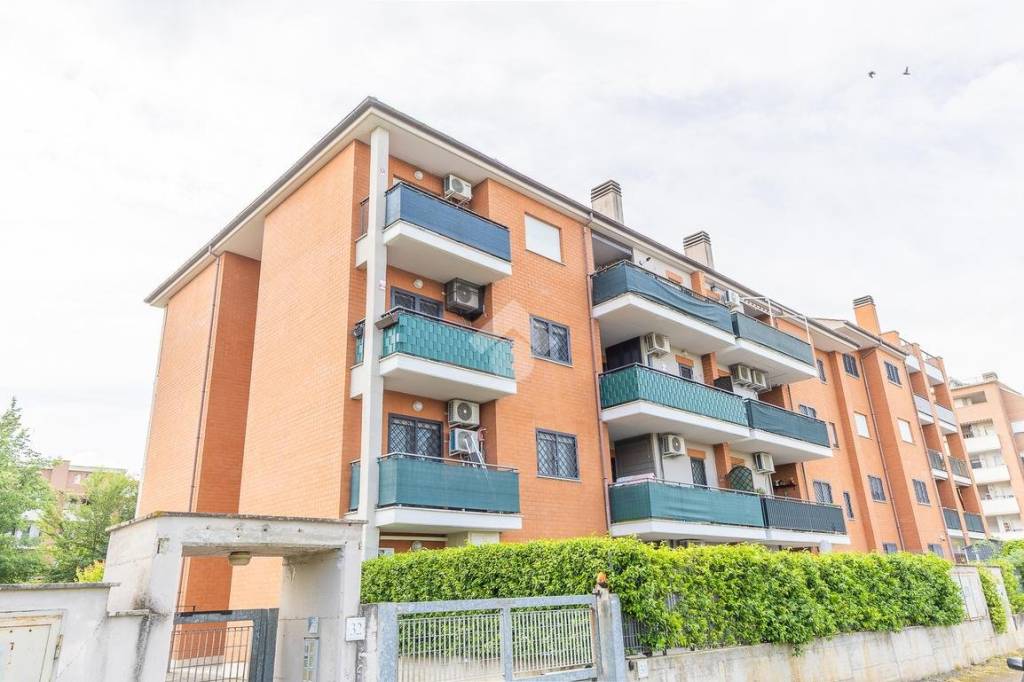 appartamento in vendita a Roma in zona Castelverde