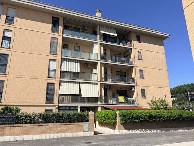 appartamento in vendita a Roma in zona Romanina