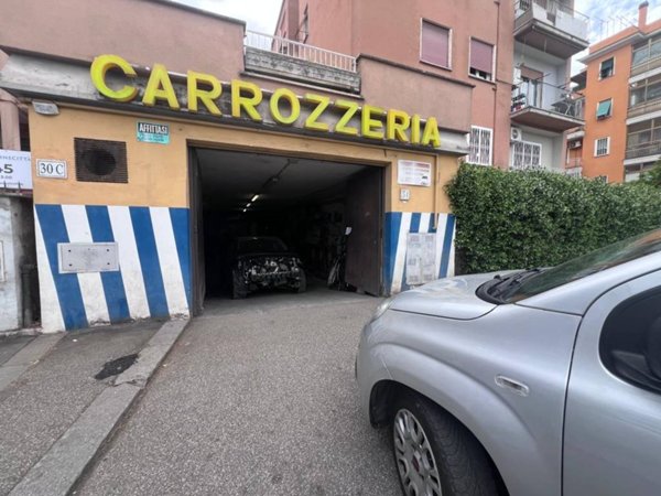 negozio in vendita a Roma in zona Appio Claudio