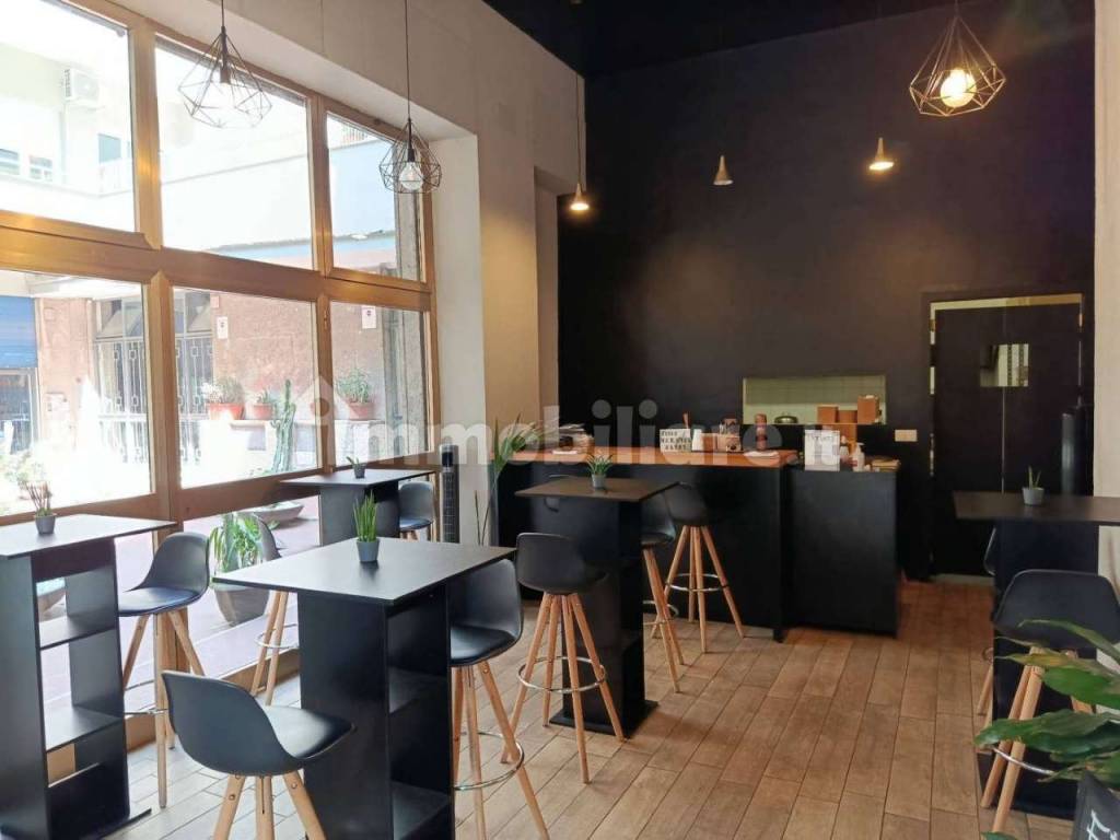 negozio in vendita a Roma in zona Appio Latino