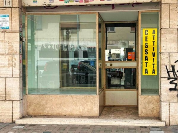 negozio in vendita a Roma in zona Cinecittà
