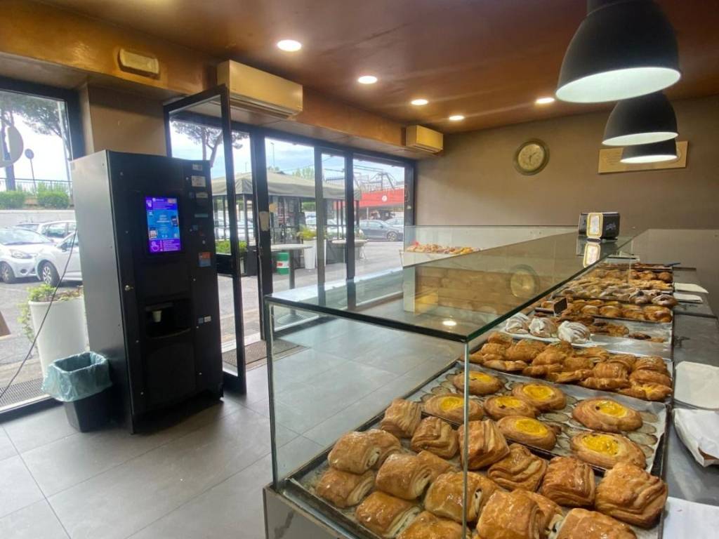 negozio in vendita a Roma in zona Ponte di Nona