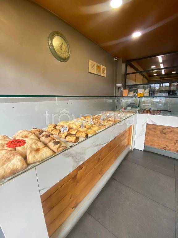 negozio in vendita a Roma in zona Torre Angela