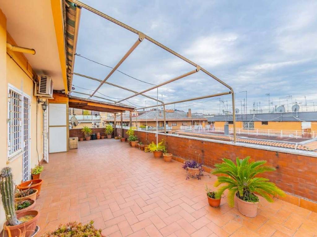 appartamento in vendita a Roma in zona Prenestino-Centocelle