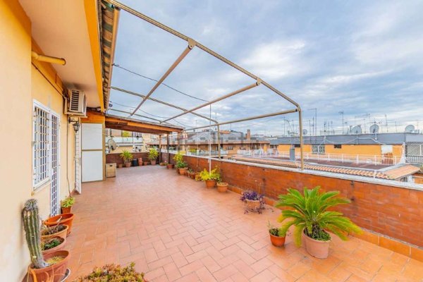appartamento in vendita a Roma in zona Prenestino-Centocelle