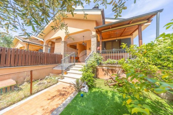casa indipendente in vendita a Roma in zona Castelverde