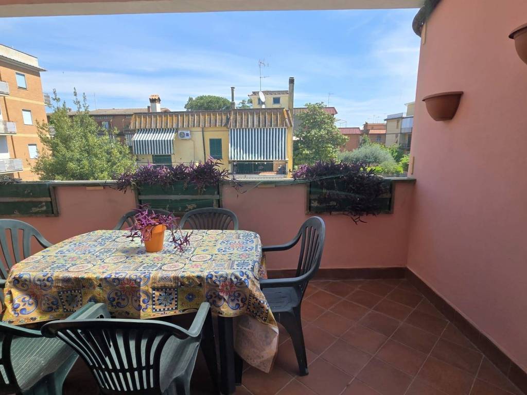 appartamento in vendita a Roma in zona Valle Muricana