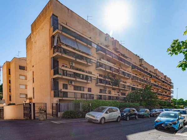 appartamento in vendita a Roma in zona Giuliano Dalmata