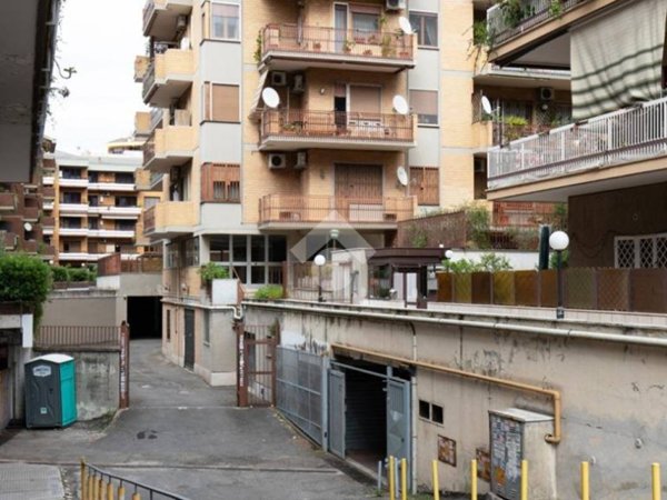 appartamento in vendita a Roma in zona Appio Latino