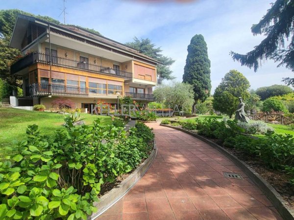 casa indipendente in vendita a Roma