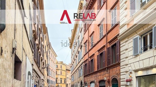 appartamento in vendita a Roma in zona Pigna - Sant'Angelo