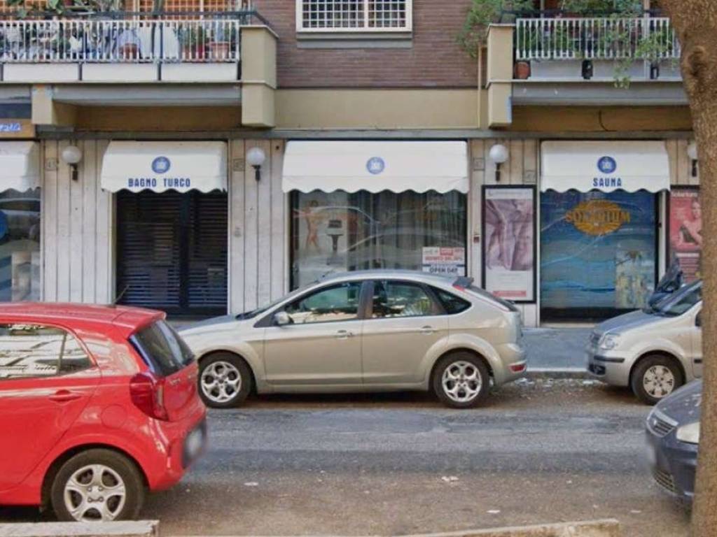 negozio in vendita a Roma in zona Ostia