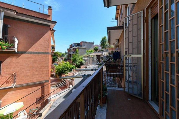 appartamento in vendita a Roma in zona Colle del Sole