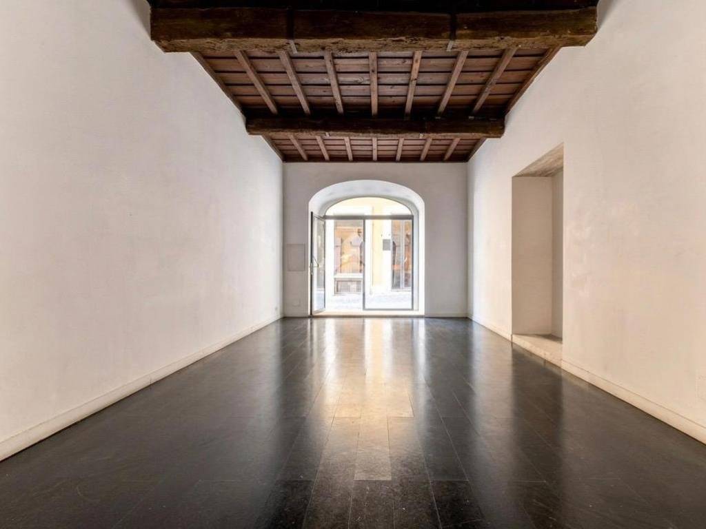 negozio in vendita a Roma in zona Parione/Sant'Eustachio
