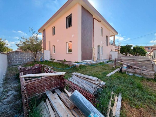 appartamento in vendita a Roma in zona Dragona/Bagnoletto