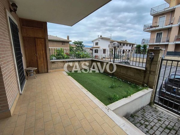 appartamento in vendita a Roma in zona Colle del Sole