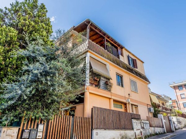 appartamento in vendita a Roma in zona Tomba di Nerone