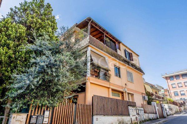 appartamento in vendita a Roma in zona Tomba di Nerone