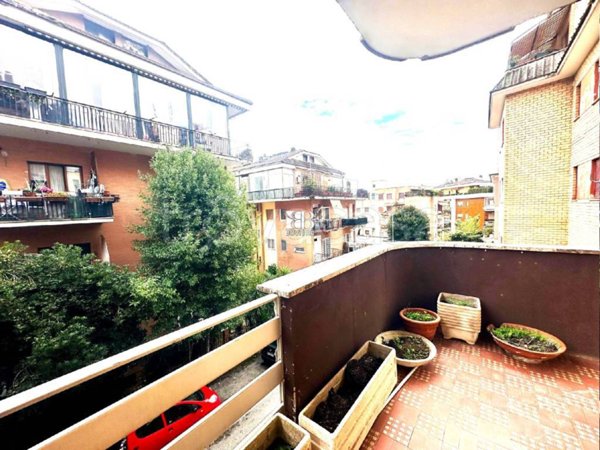 appartamento in vendita a Roma in zona Tomba di Nerone