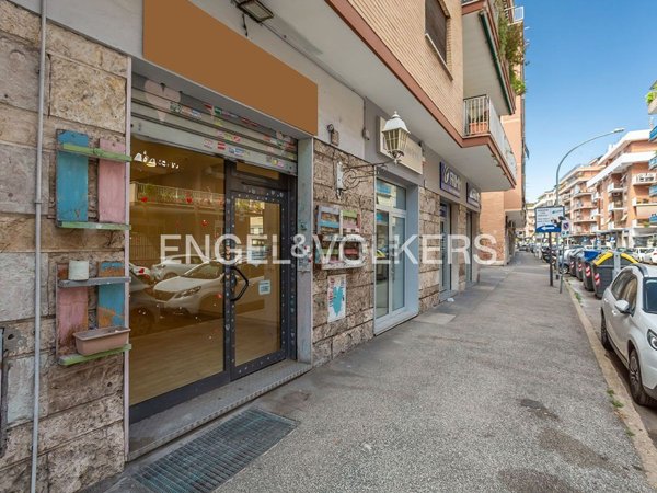 locale commerciale in vendita a Roma in zona Monte Sacro/Talenti