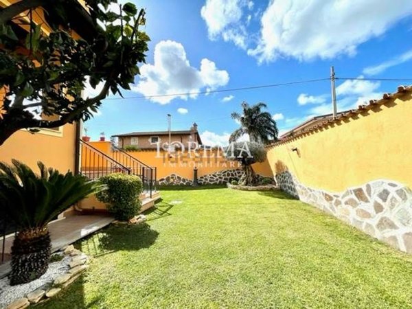 casa indipendente in vendita a Roma in zona Infernetto