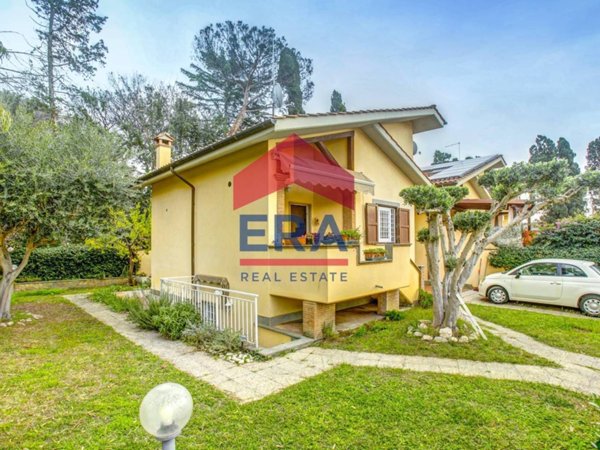 casa indipendente in vendita a Roma in zona Infernetto