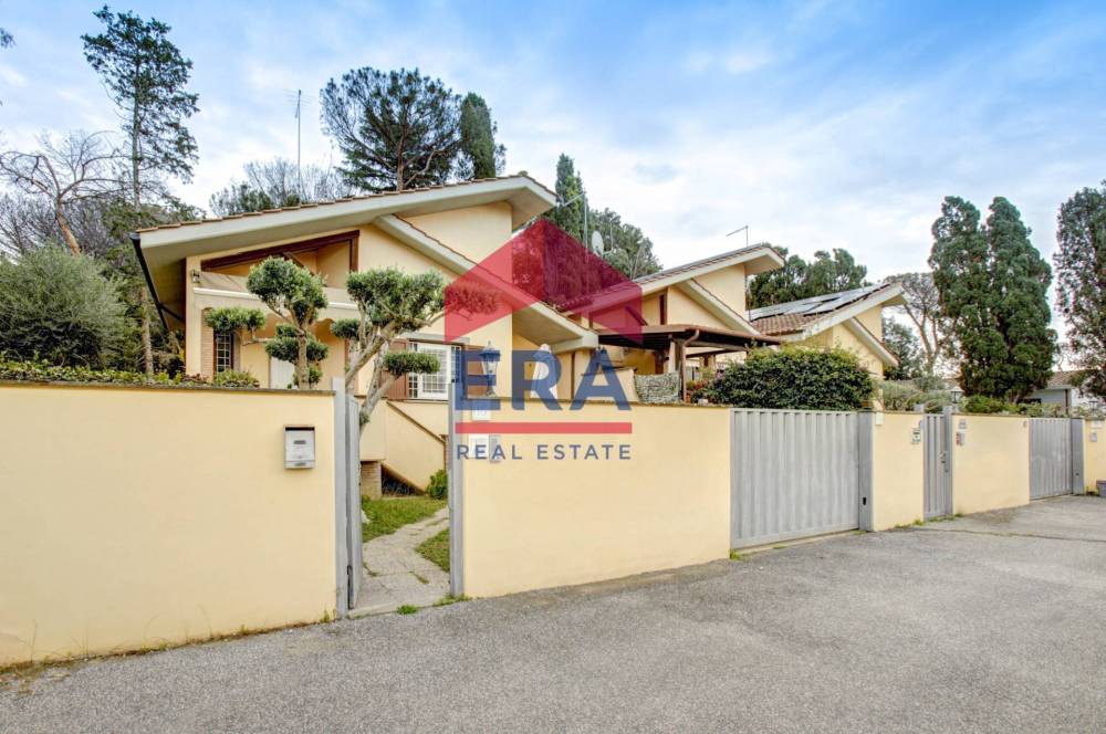 casa indipendente in vendita a Roma in zona Infernetto