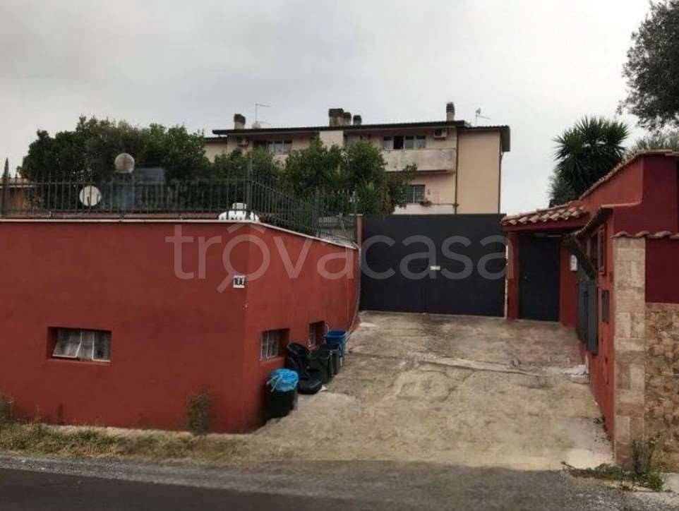 appartamento in vendita a Roma in zona Colle dei Pini