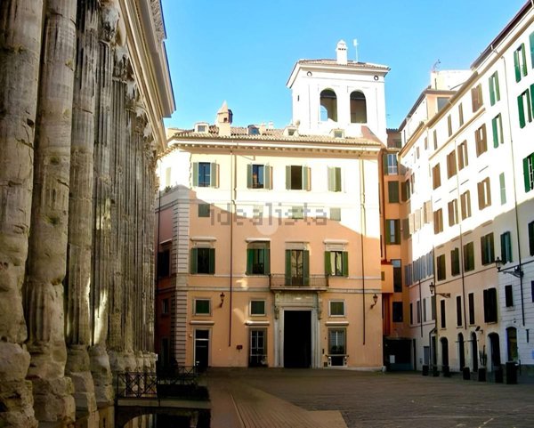 locale commerciale in vendita a Roma in zona Parione/Sant'Eustachio