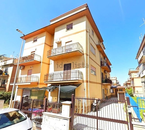 appartamento in vendita a Roma in zona Torre Angela