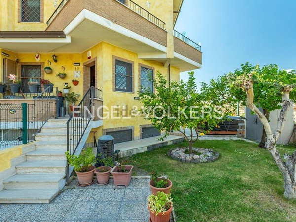 casa indipendente in vendita a Roma in zona Magliana Vecchia