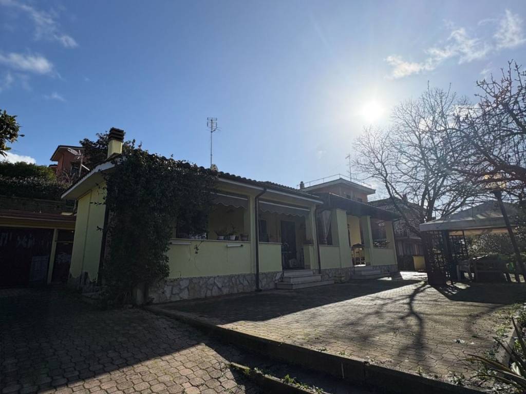 casa indipendente in vendita a Roma in zona Fonte Laurentina