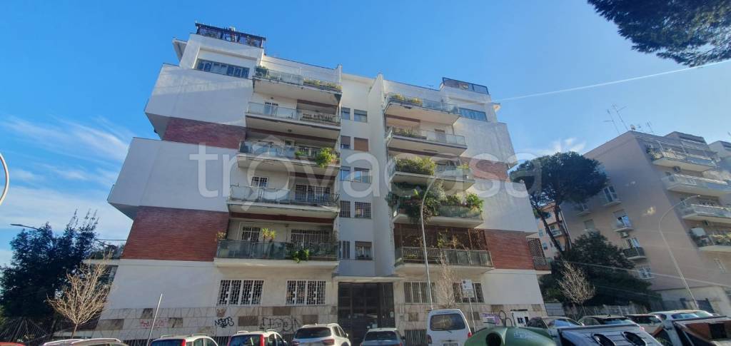 appartamento in vendita a Roma in zona Ardeatino