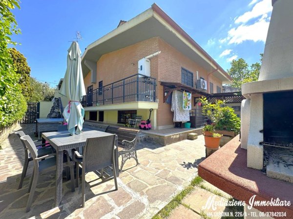 casa indipendente in vendita a Roma in zona Acilia