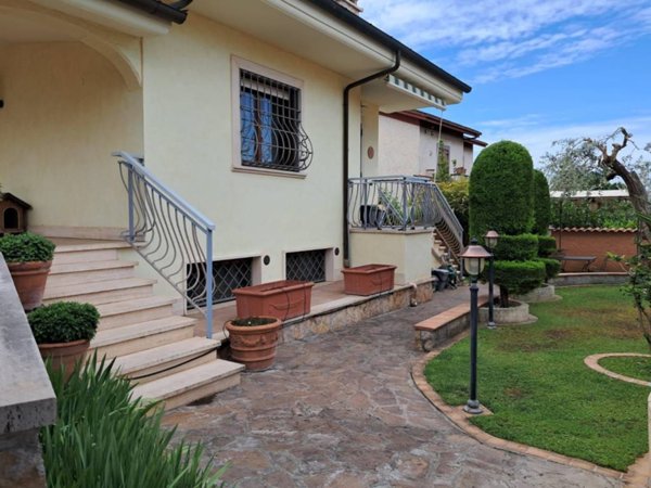 casa indipendente in vendita a Roma in zona Torre Gaia