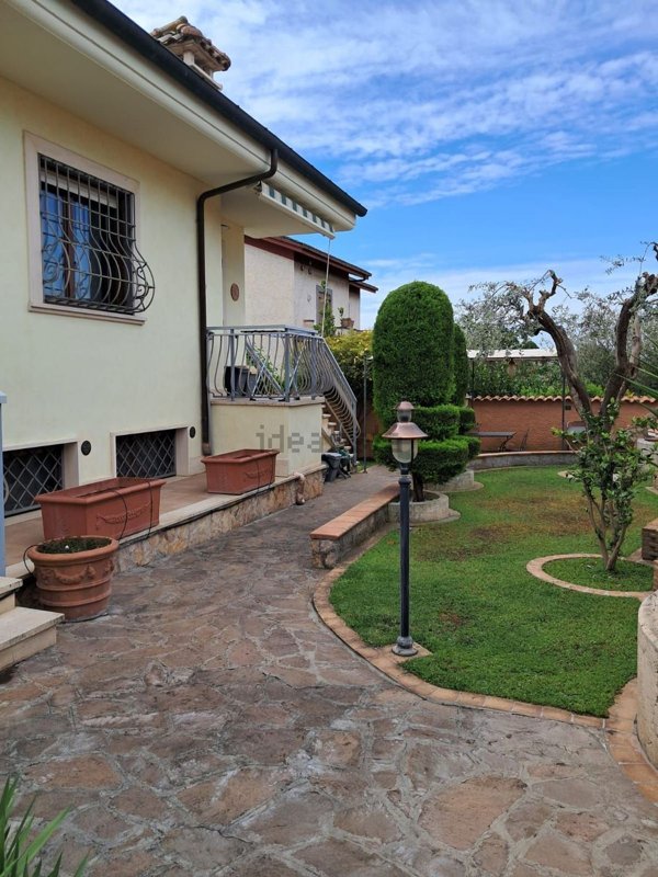 casa indipendente in vendita a Roma in zona Torre Gaia