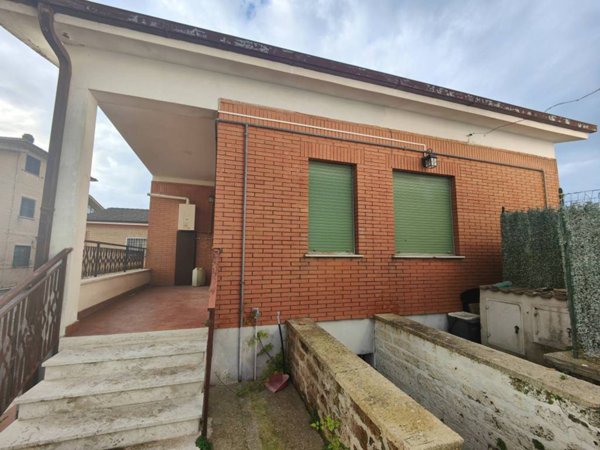 casa indipendente in vendita a Roma in zona Cesano