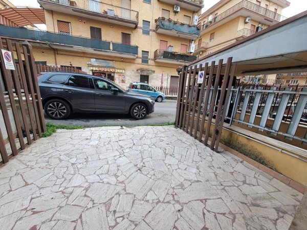 negozio in vendita a Roma in zona Finocchio