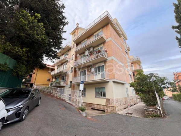 appartamento in vendita a Roma in zona Tomba di Nerone