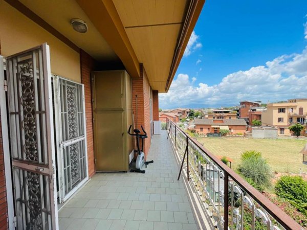 appartamento in vendita a Roma in zona Torre Maura