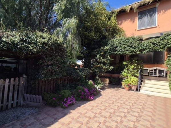 casa indipendente in vendita a Roma in zona Acilia