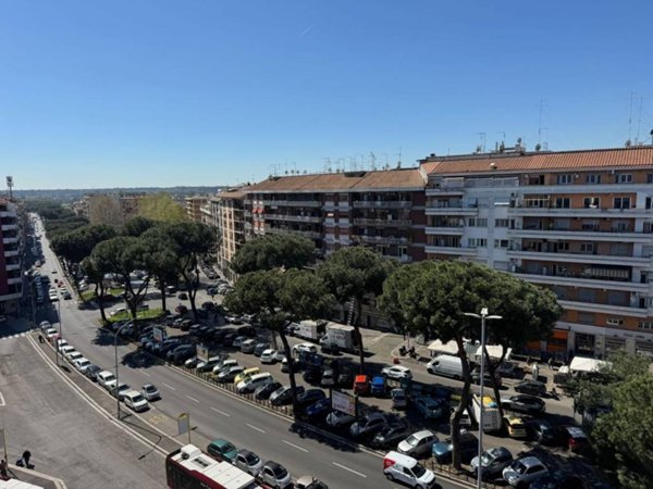 appartamento in vendita a Roma in zona Appio Latino