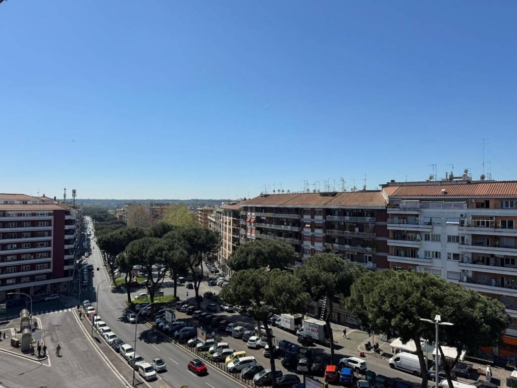 appartamento in vendita a Roma in zona Appio Latino