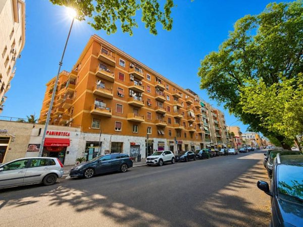 appartamento in vendita a Roma in zona Ostiense