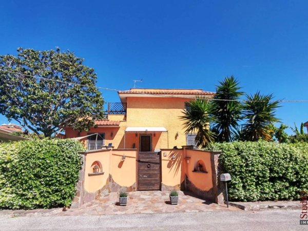 casa indipendente in vendita a Roma in zona Infernetto
