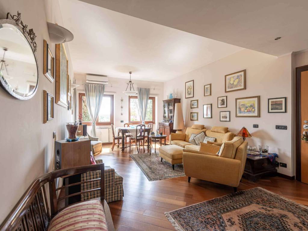 appartamento in vendita a Roma in zona Colle del Sole