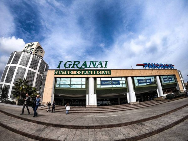 negozio in vendita a Roma in zona Ardeatino