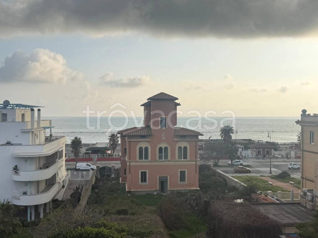 appartamento in vendita a Roma in zona Ostia