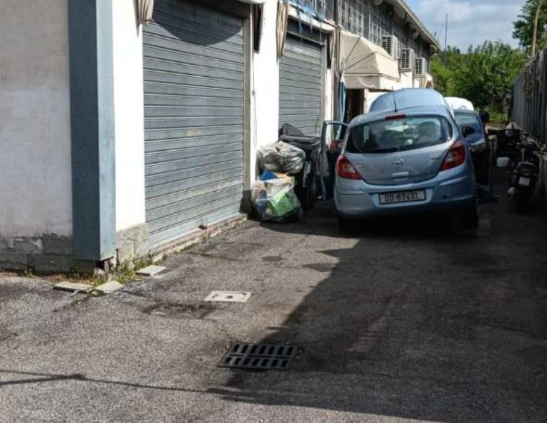 locale commerciale in vendita a Roma